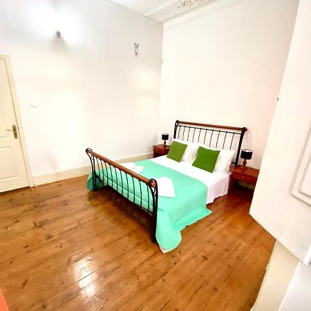 Artdeco Chiado 4 - Large Comfortable Double Room With Shared Bathroom Лісабон Екстер'єр фото
