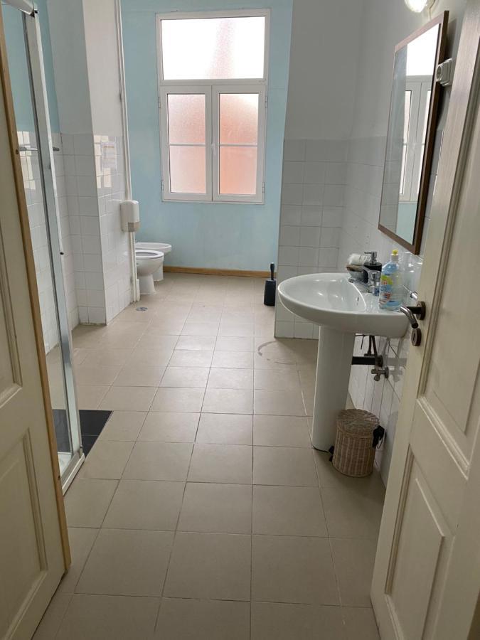 Artdeco Chiado 4 - Large Comfortable Double Room With Shared Bathroom Лісабон Екстер'єр фото